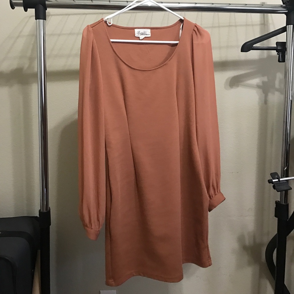 Body con dress with chiffon sleeves. SMALL. NWOT